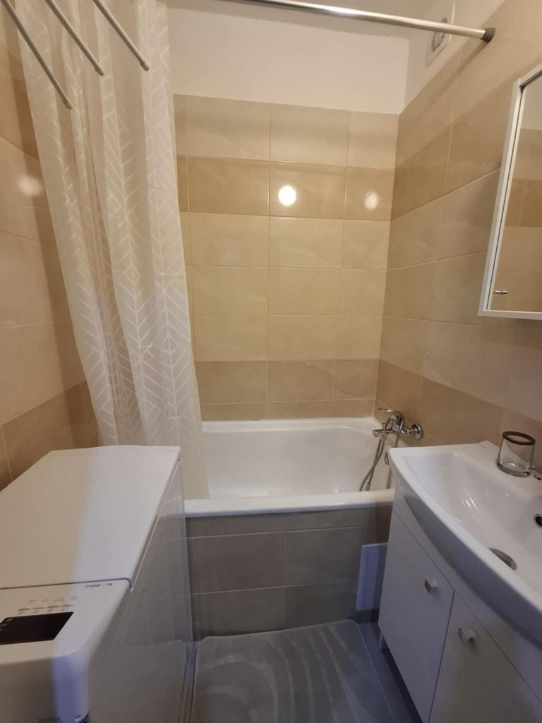 Na prenájom - 2 izb.byt Handlová - 12