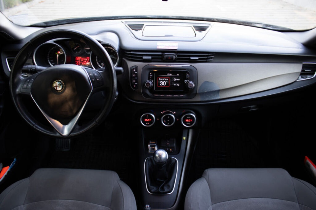 Alfa Romeo Giulietta (2015) - 12