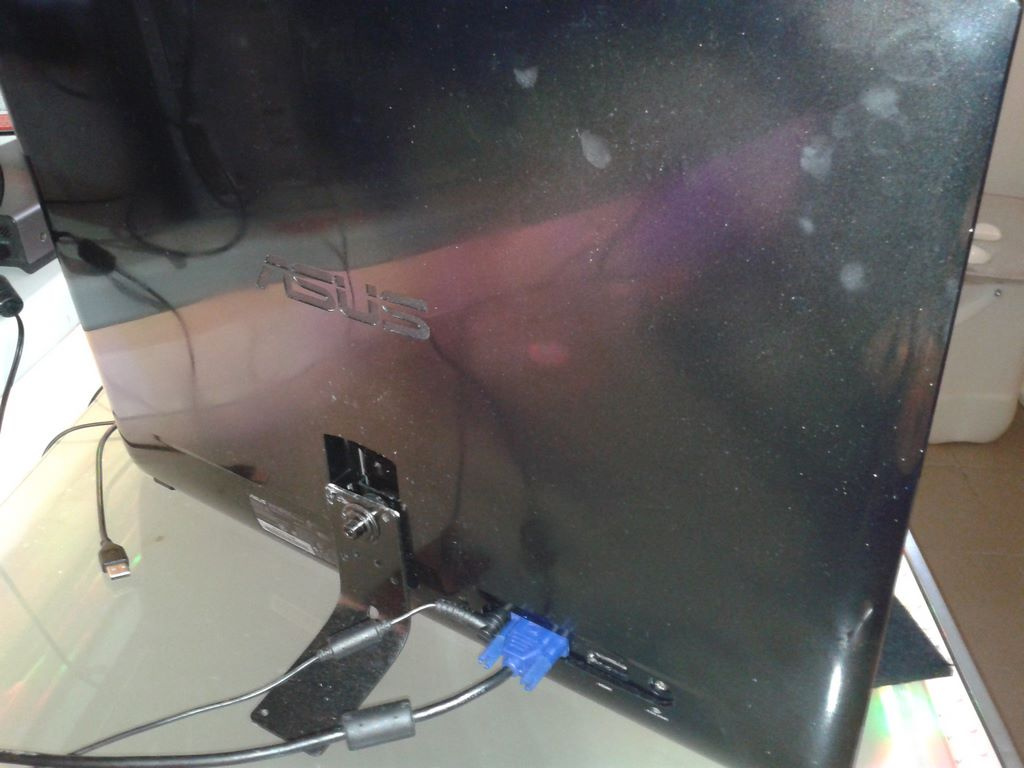 HP 20"1600x1200 pixel 19" lcd Philips 15e 17"lcd HP a AOC - 12