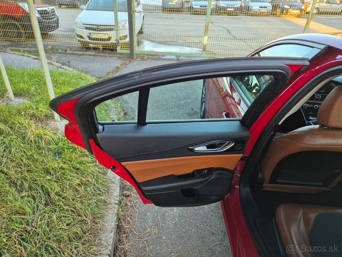 Alfa Romeo Giulia 2.2 Diesel 180 AT Super - 12