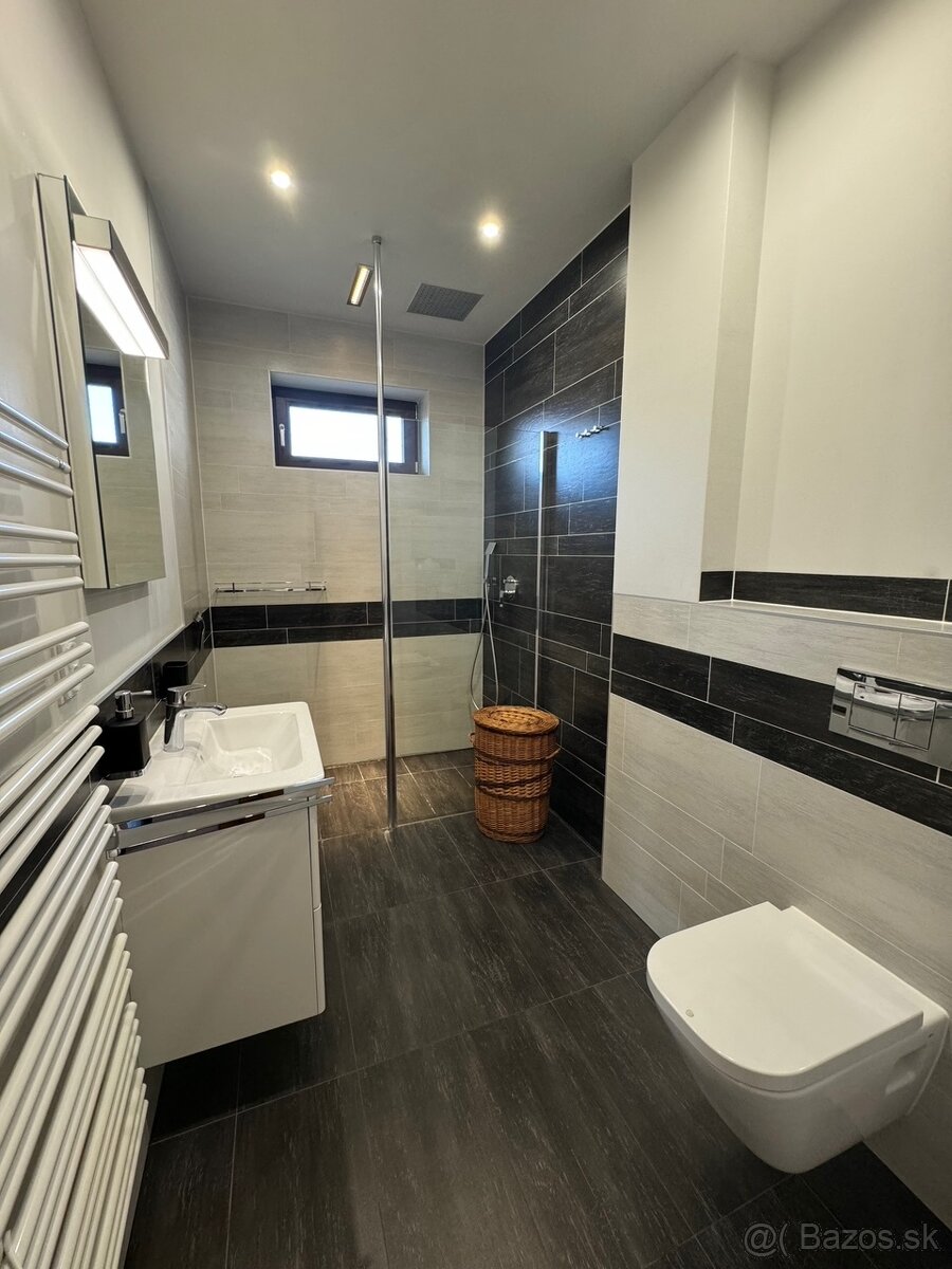 Zrekonštruovaný vidiecky dom NA PREDAJ, Východná - 12