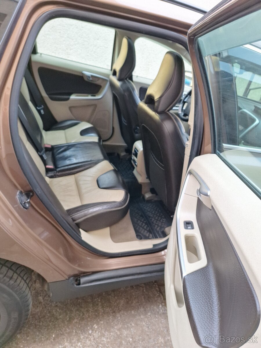 Volvo XC60 2.4 D5 136kw MANUÁL - 12