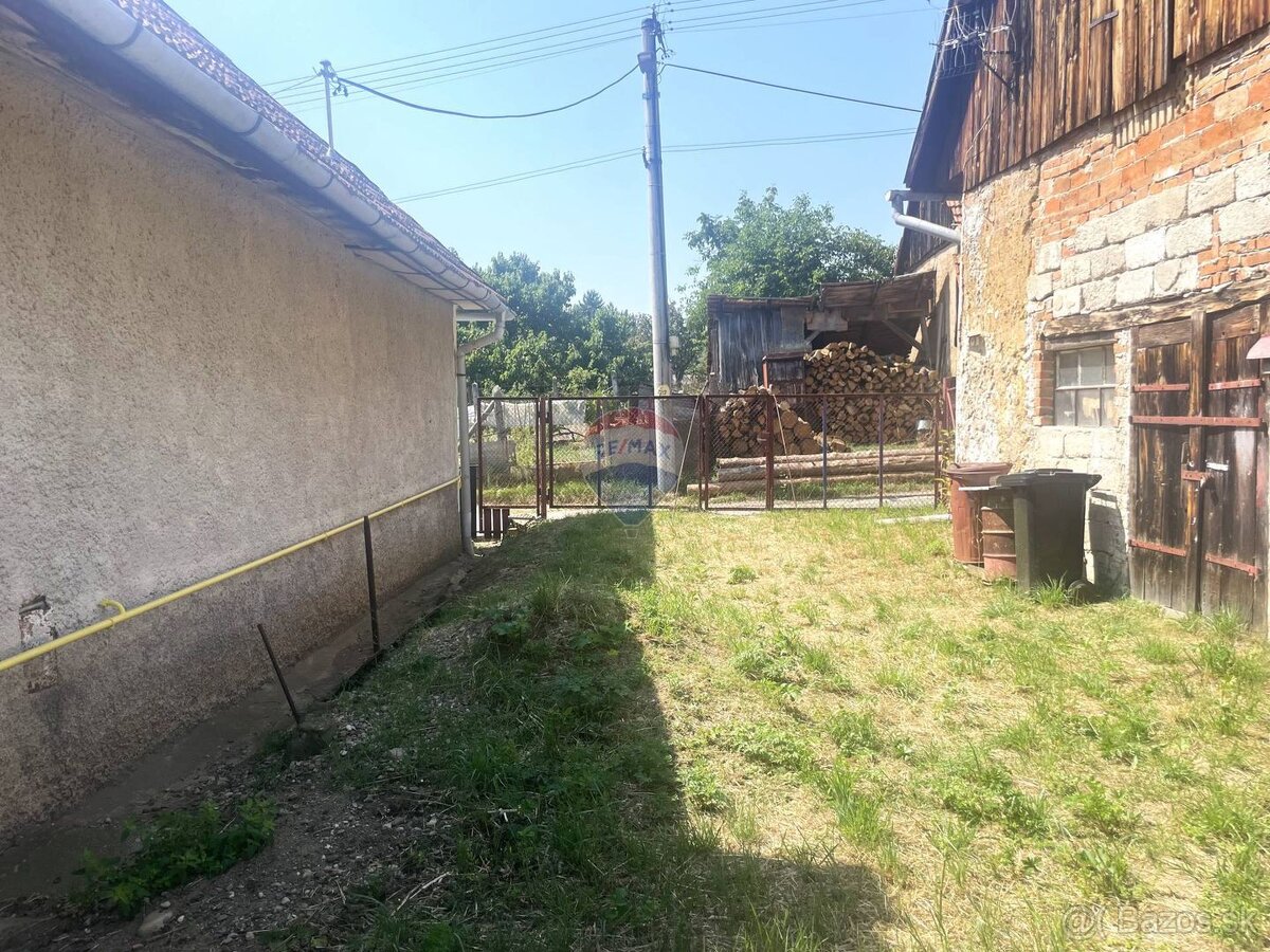 REZERVOVANÉ Starší dom na rekonštrukciu v malebnej obci Puka - 12