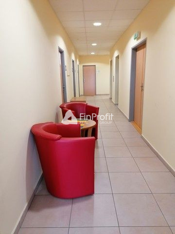 Kancelária s parkovacím miestom zdarma na prenájom - 15,6 m2 - 12