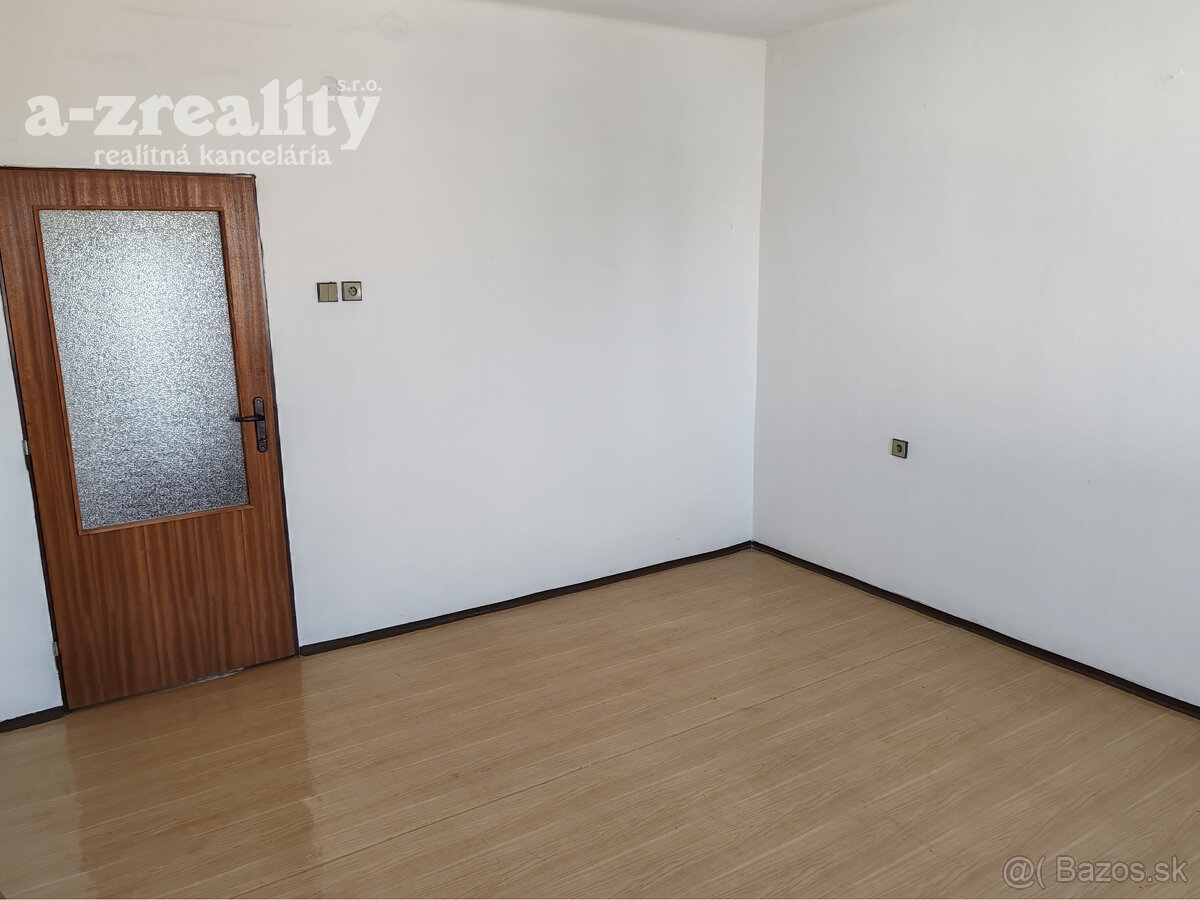 Ponúkame na predaj rodinný dom v obci Číčov - 12