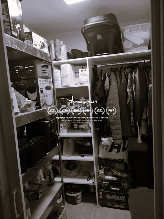3i byt v pokojnej časti Trnavy na Prednádraží - 12