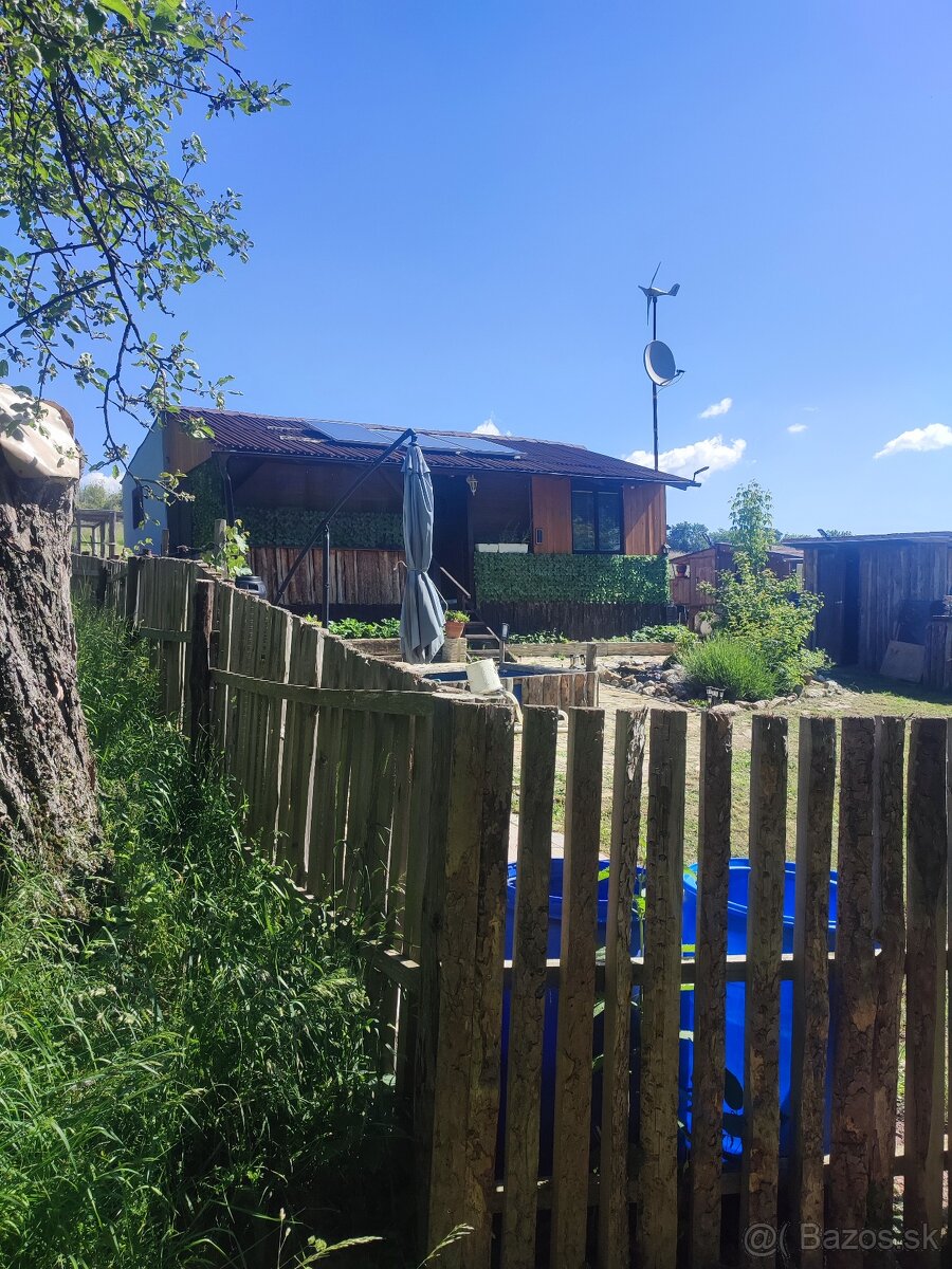 Záhrada s chatou - 12