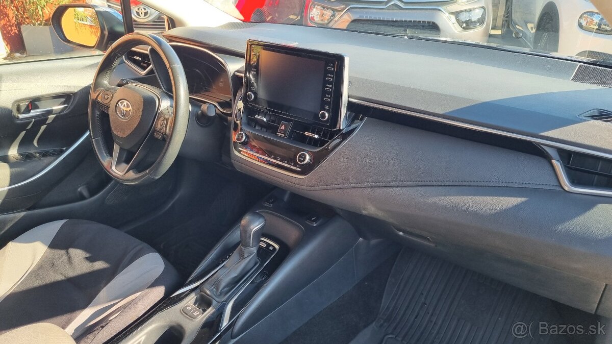 Toyota Corolla sedan 1,8 hybrid Comfot Tech + Techpack 72KW - 12