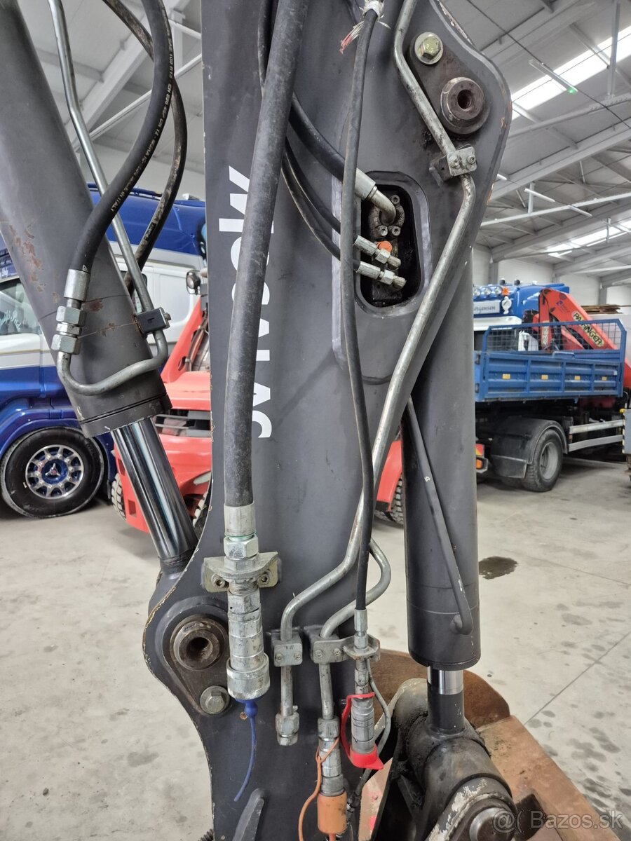 MECALAC 10MCR pásový otočný bager - 12