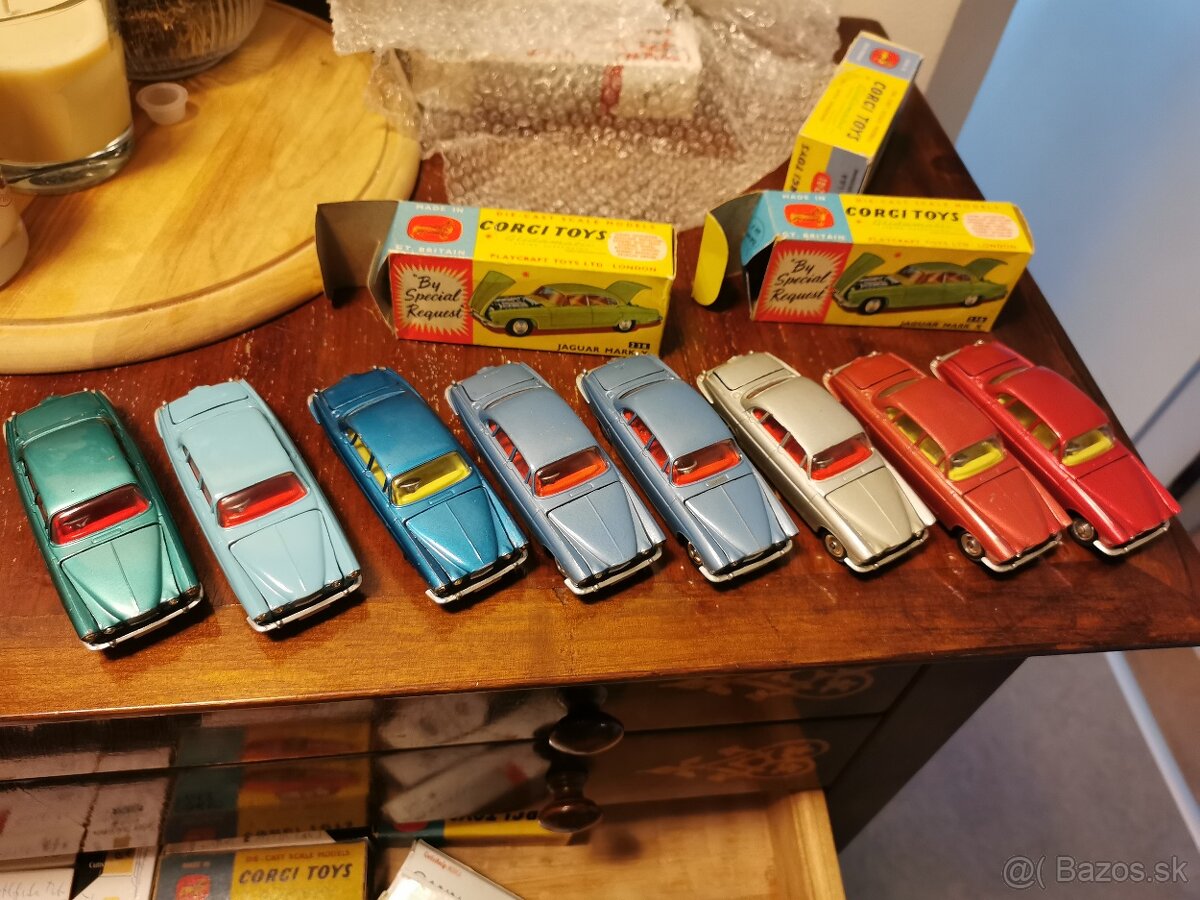 Corgi toys Jaguar Mark X - 12