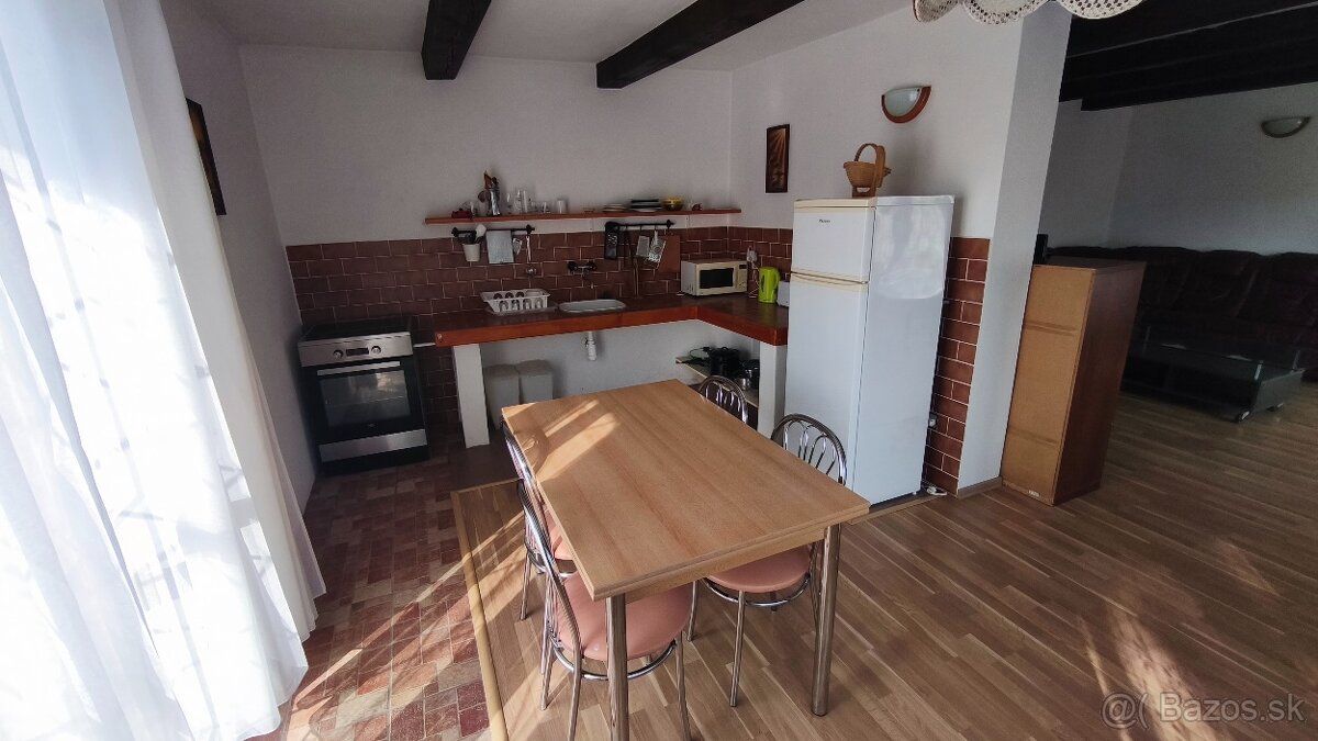 Rodinný dom s obchodným priestorom - 12