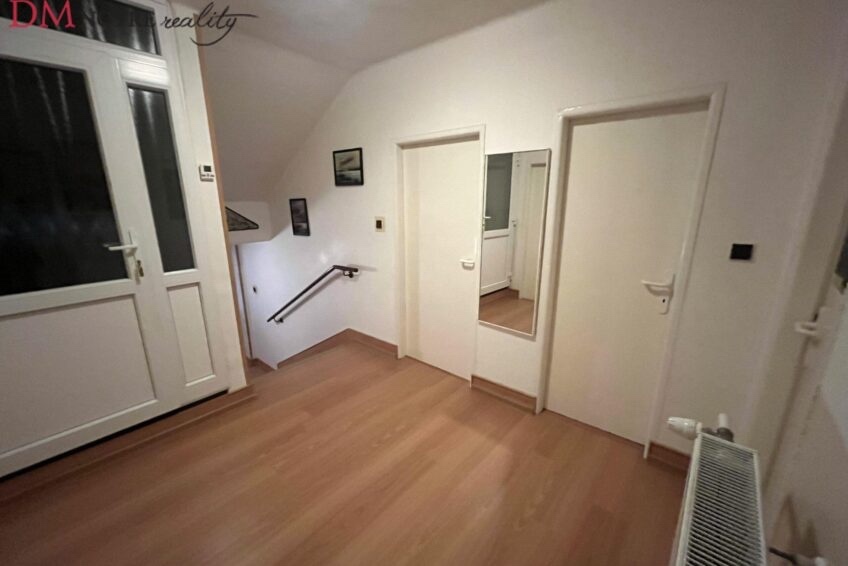 🏡 Priestranný tehlový dom s veľkým pozemkom –Panické Dravce - 12