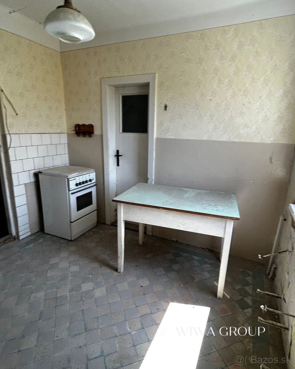 Na predaj starší rodinný dom s veľkým pozemkom v obci Imeľ - 12