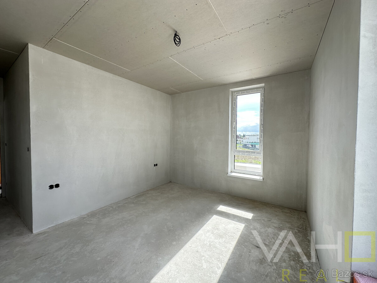 Exkluzívny 5-izbový rodinný dom s garážou a terasou – Biely - 12