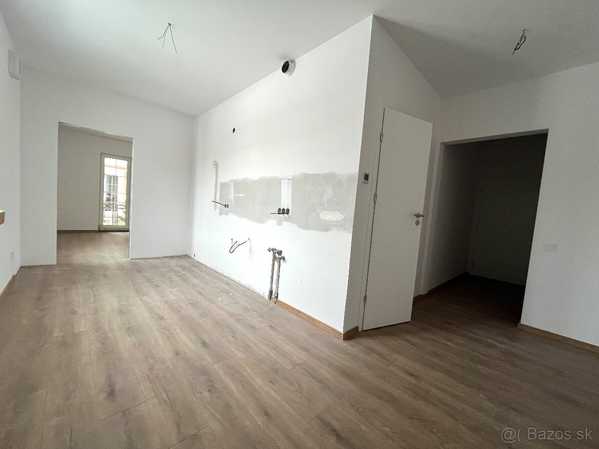 NA PREDAJ 1,5 IZBOVÝ BYT S TERASOU - 12