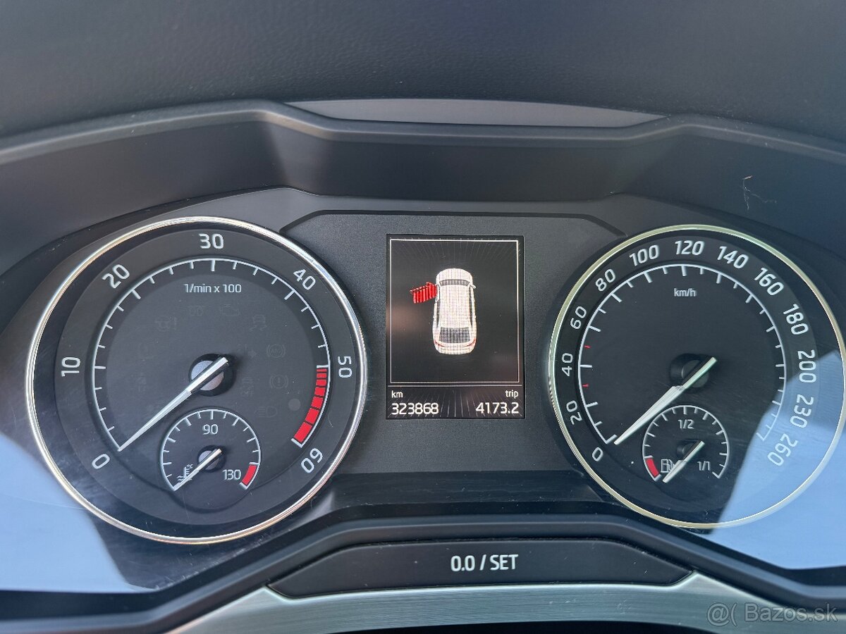 Škoda Superb Combi 1.6 TDI - 12