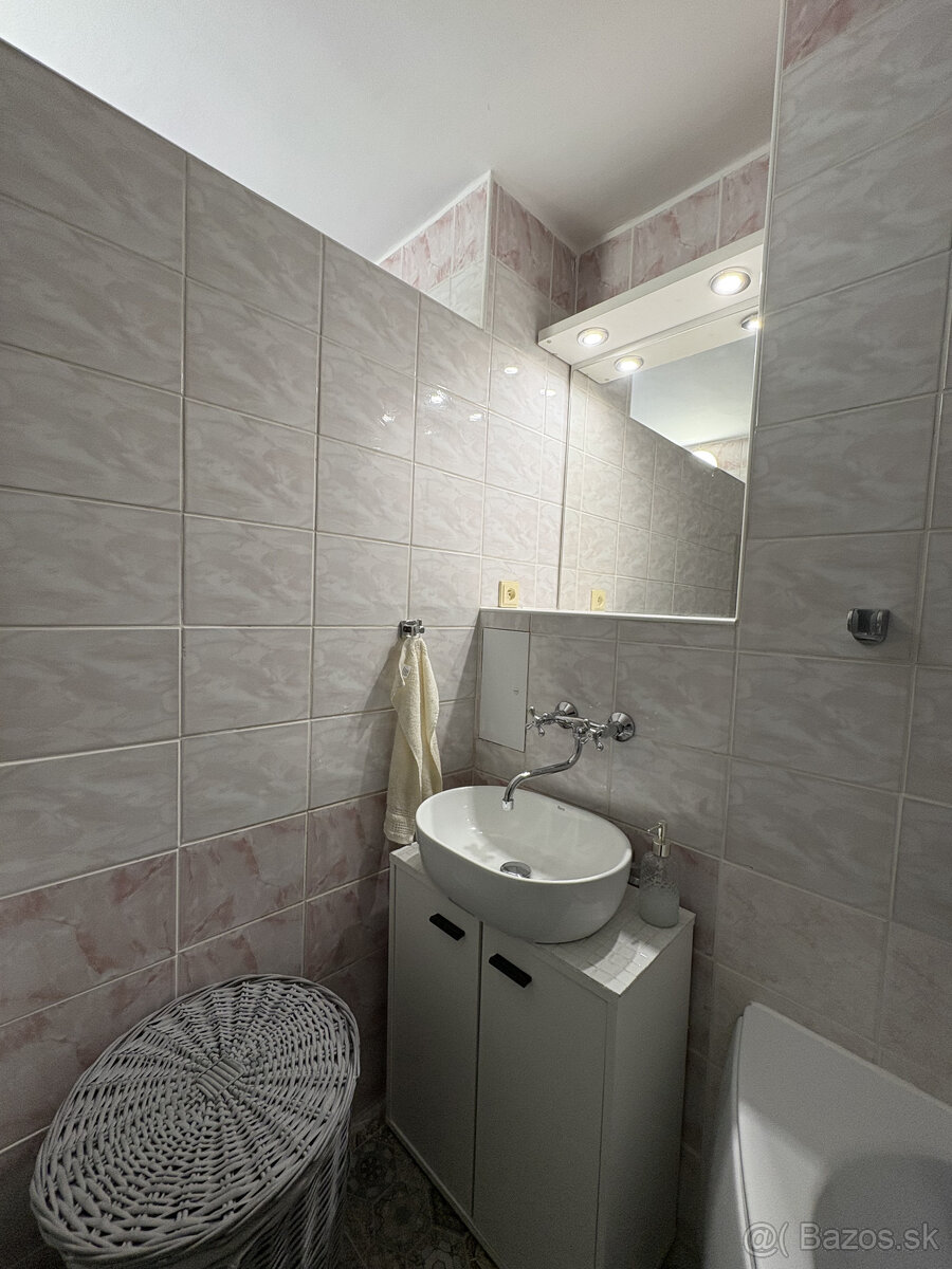PRENÁJOM 2-izbový byt pri centre mesta s Parkovaním. - 12