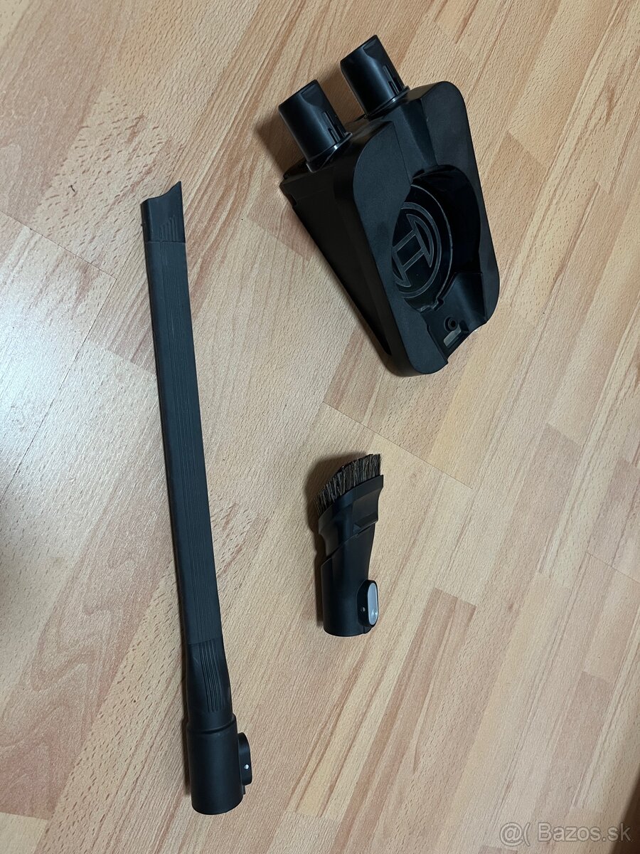 Predam vysavac Bosch - 12