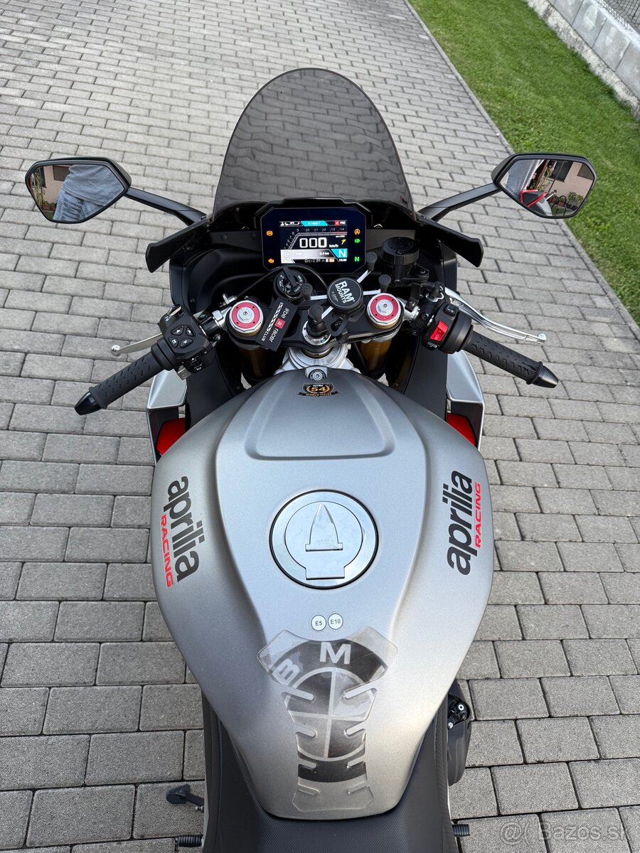 Aprilia RSV4 1099 cm3 2023 - 12