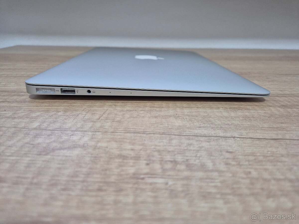 MacBook Air (13-inch, 2017) /Intel Core i5/8GB RAM/128GB SSD - 12