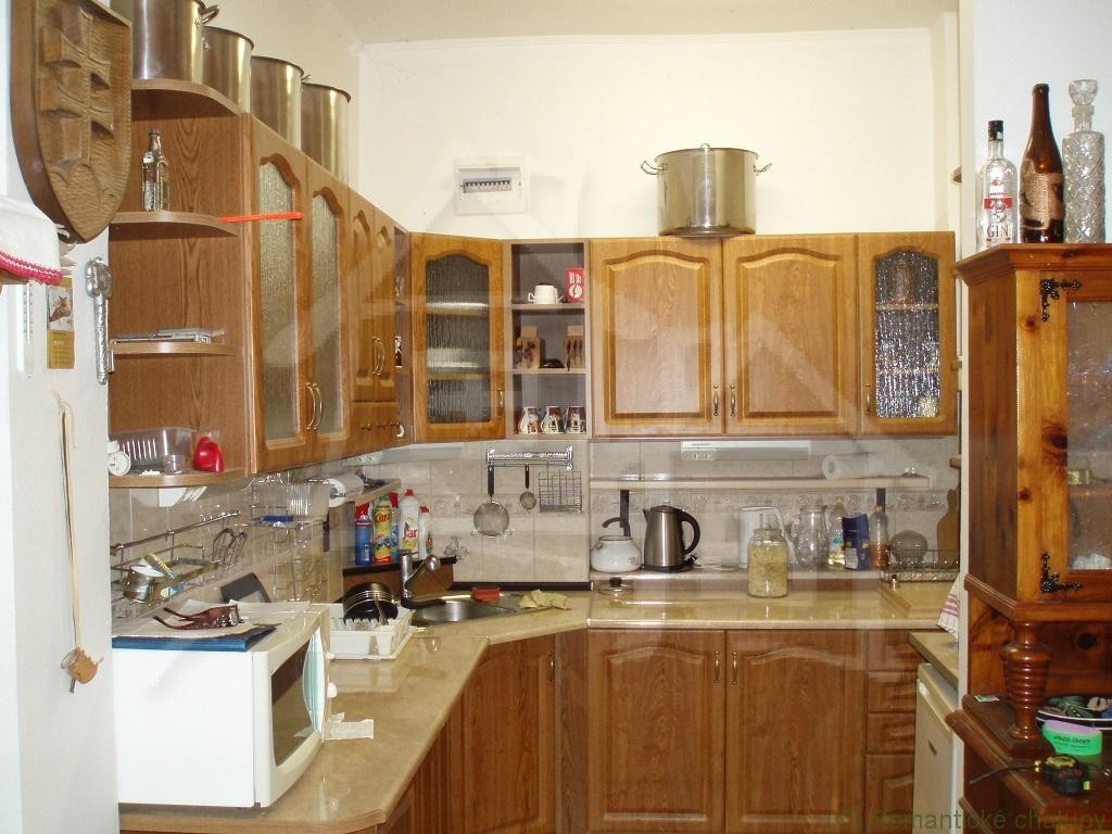 Štýlovo prerobený dom na bývanie a budova na podnikanie - 12