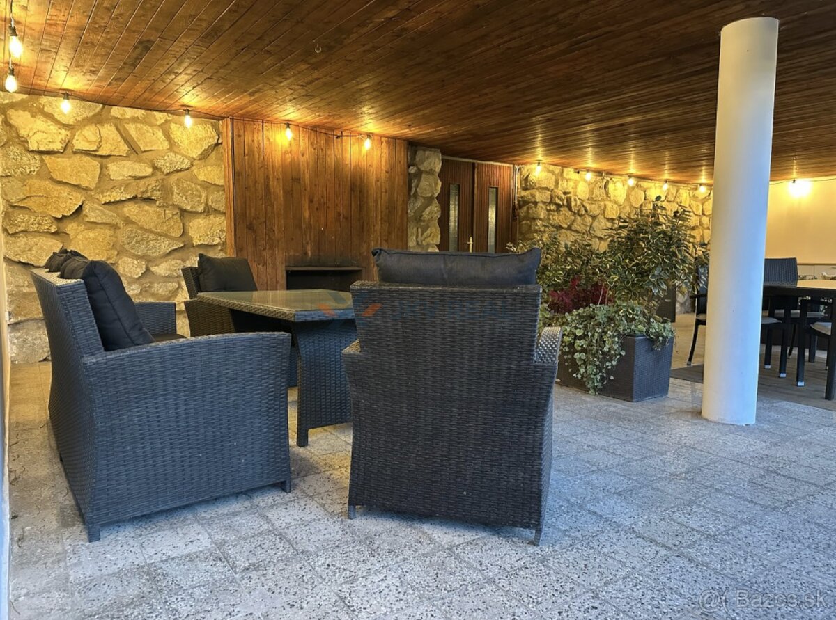 Garsónka v mestskej vile s komunitnou záhradou a s bazénom - 12