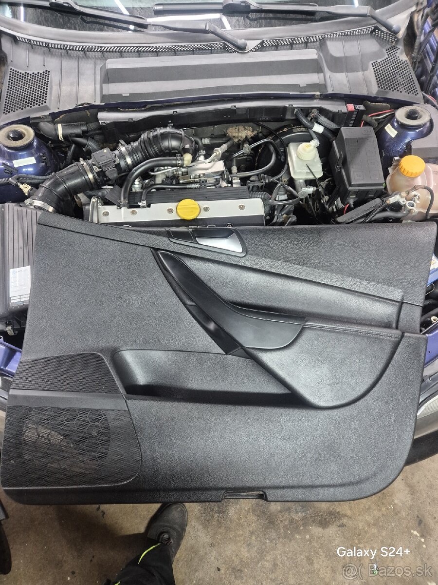 Passat B6 sedačky koža + alcantara top stav - 12