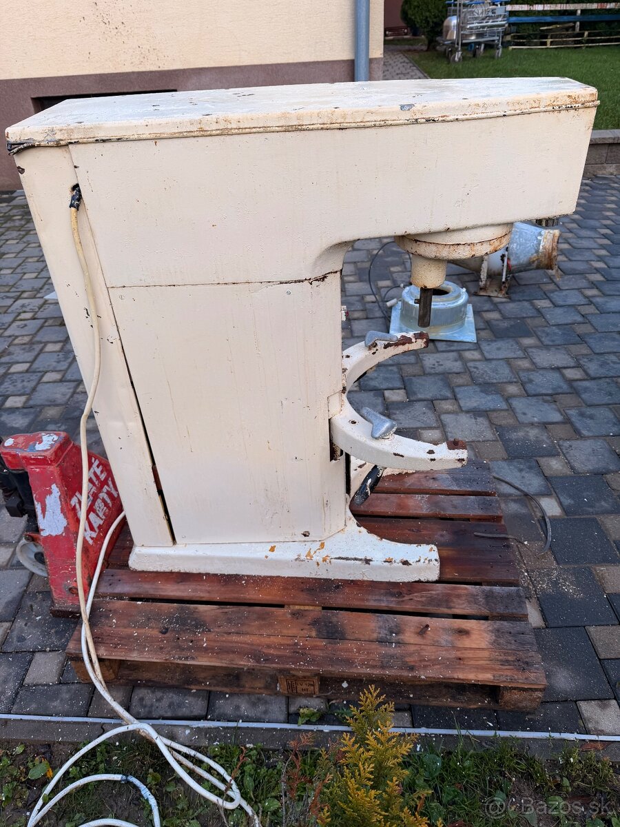 Multifunkčný miesič na cesto - 12