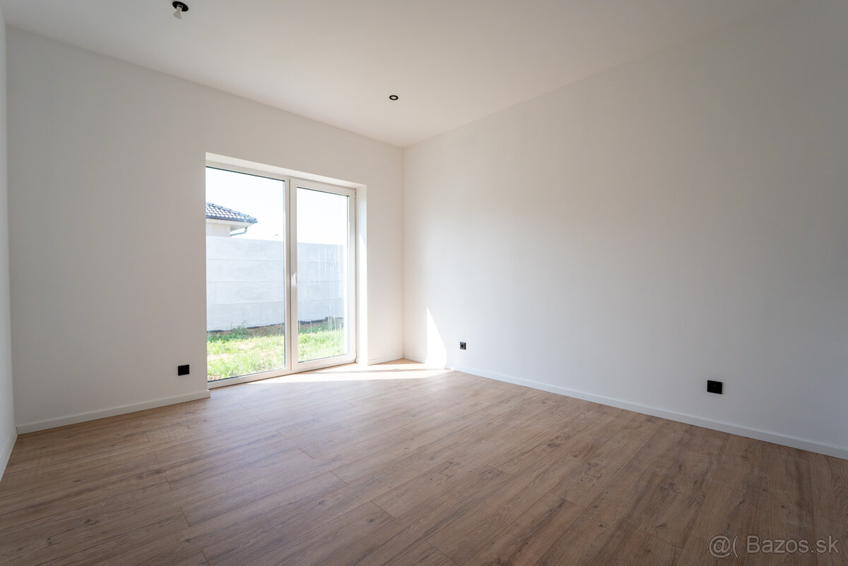 Na predaj 5-izbový rodinný dom v Moravanoch nad Váhom - 12