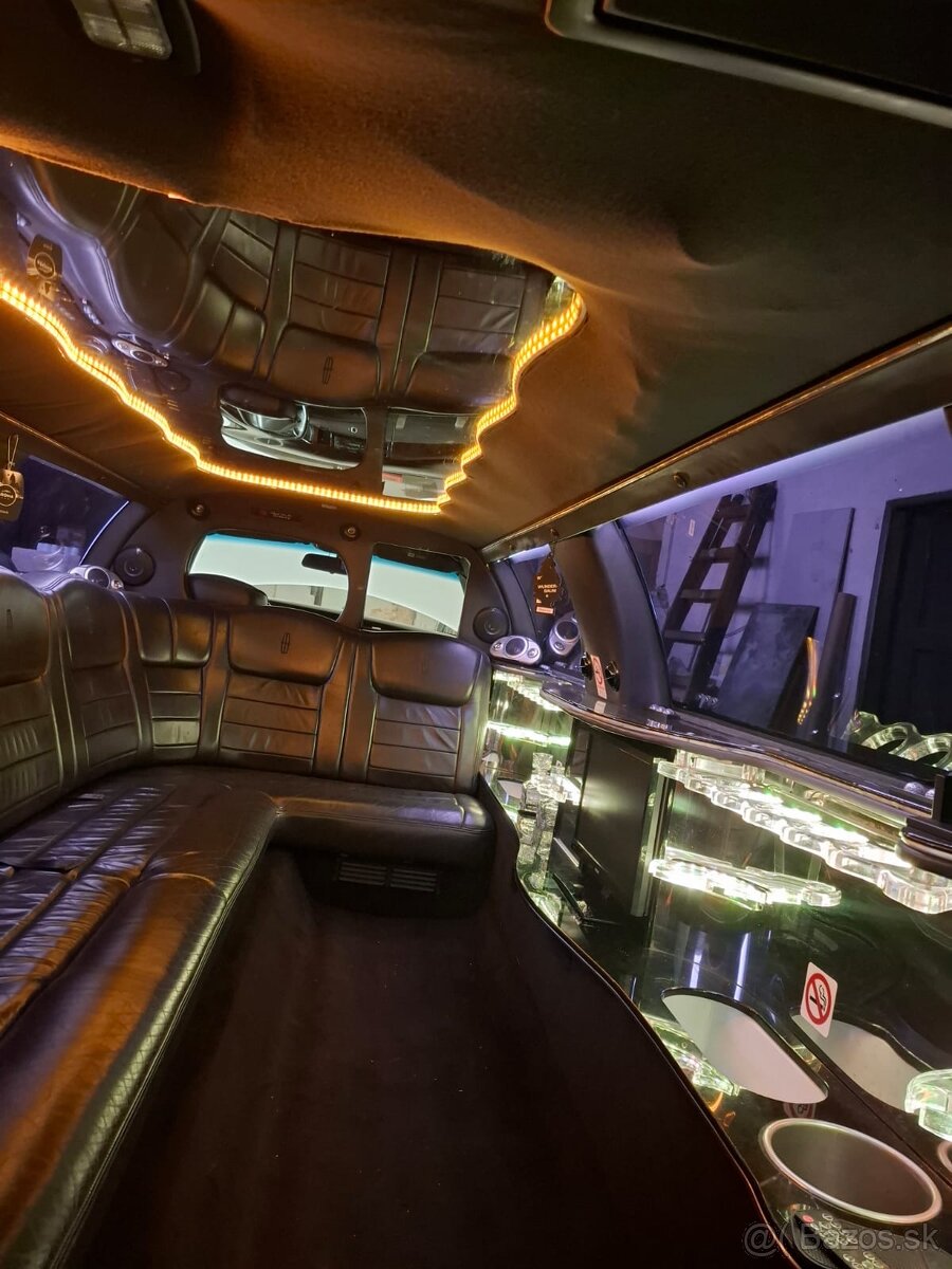 Limousine lincoln town car - 12