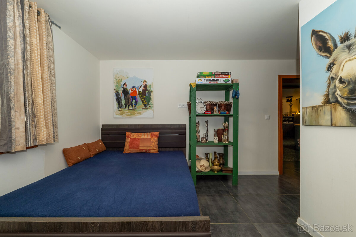 Zrekonštruovaný dom s bazénom a veľkým pozemkom | Podlipníky - 12