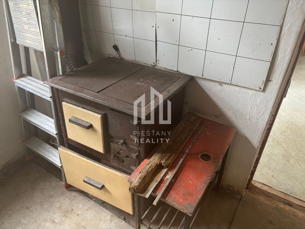 Predaj vidieckej chalupy s kúzlom minulosti v srdci kopaníc - 12