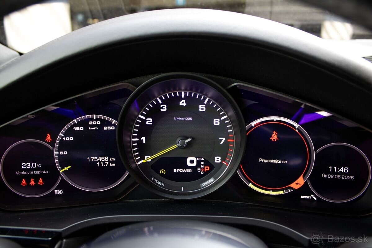Porsche Cayenne E-Hybrid 4x4 A/T 2021 / V ZÁRUKE / - 12