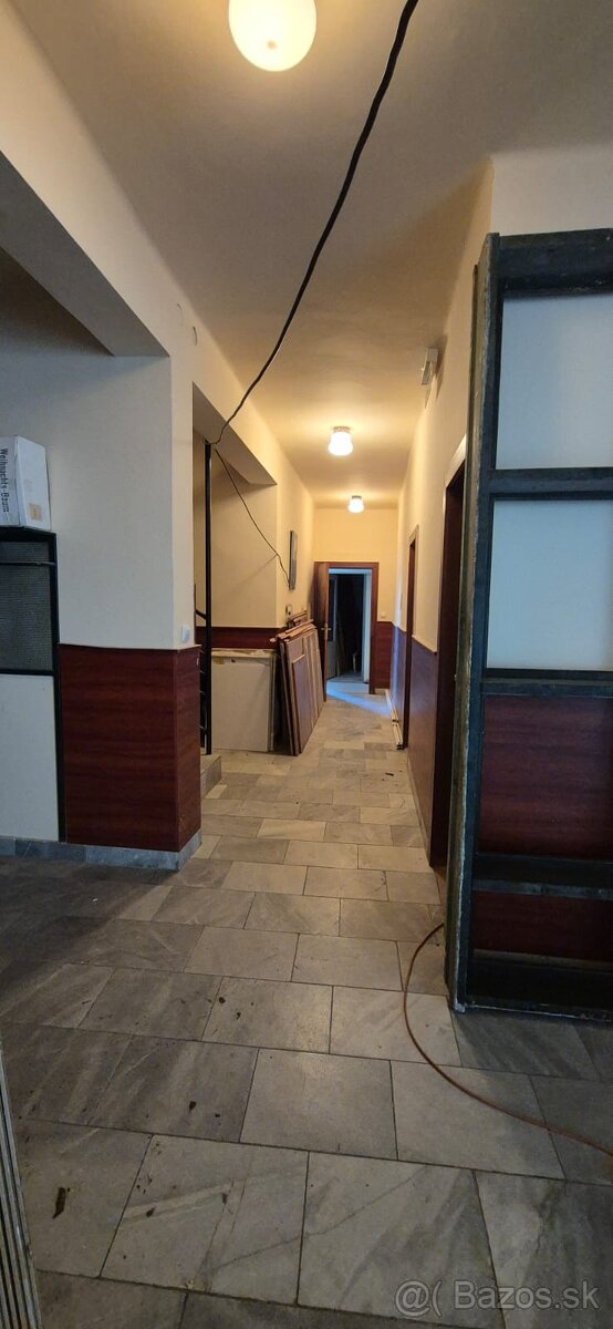 Predaj komerčných nebytových priestorov v Chotíne ID : 520 - 12