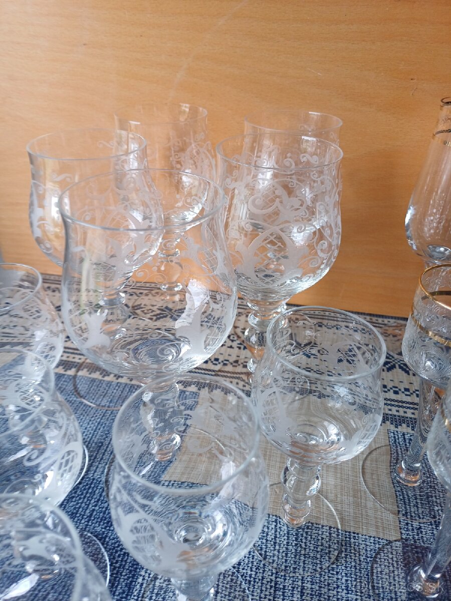 Socialisticke pohare, keramika a mosadzne predmety - 12