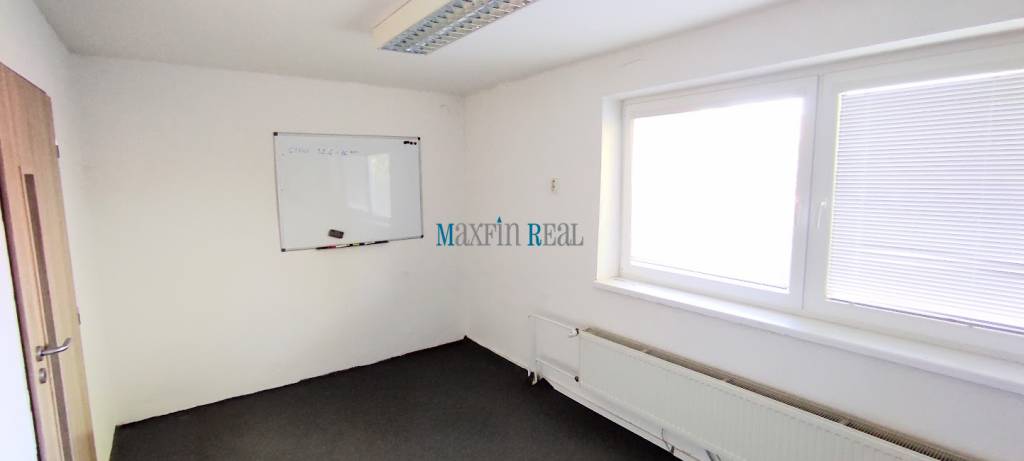 Kancelárie v polyfunkčnej budove s parkovaním - 12