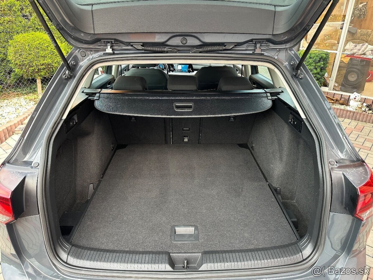 Volkswagen Golf VIII Variant 1.0 eTSI 81kw - 12