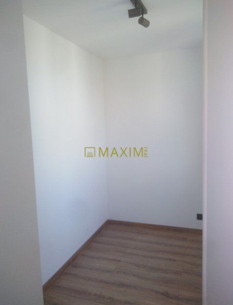 PREDAJ - 2- izbový byt s loggiou na Drobného ulici v Dúbravk - 12