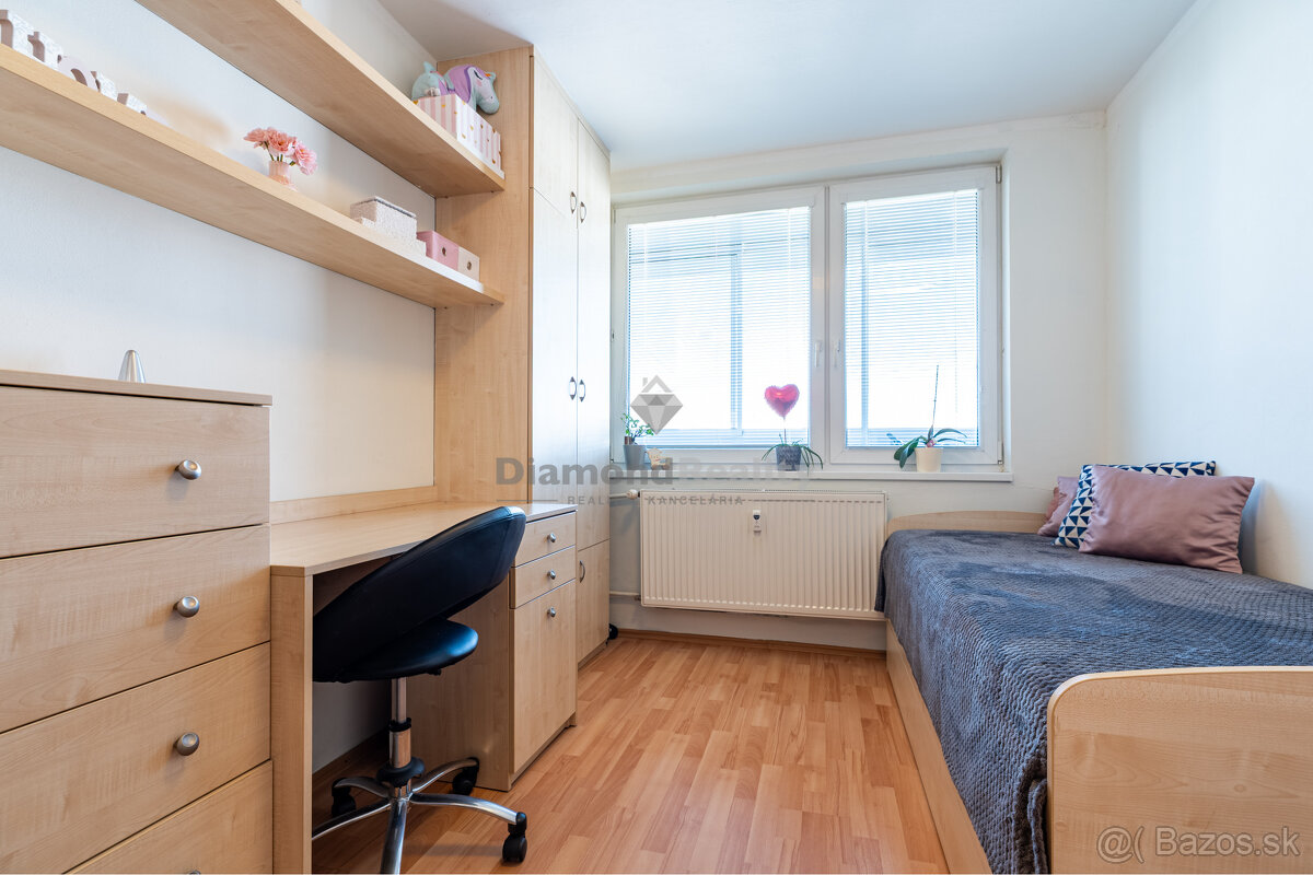 NA PREDAJ PRAŽSKÝ 3 IZBOVÝ BYT S VEĽKOU LODŽIOU - 12