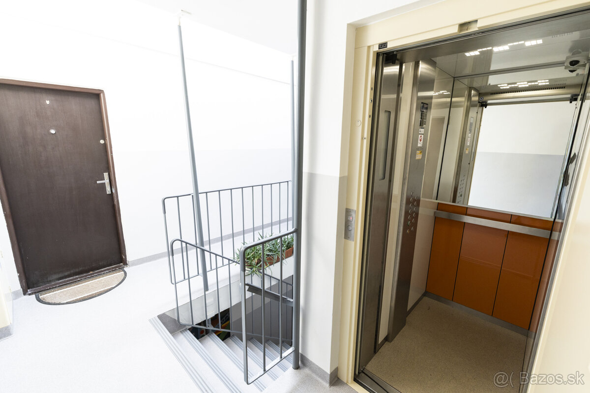 Slnečný 3 izbový byt s krásnym výhľadom, Poľovnícka, Terasa - 12