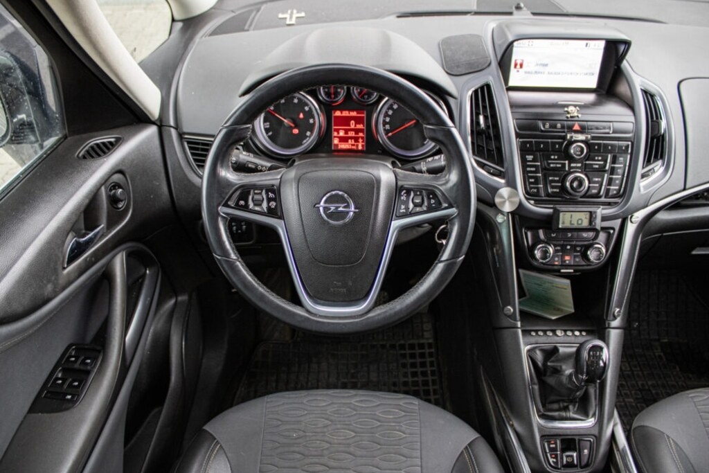 Opel Zafira 2013 - 12
