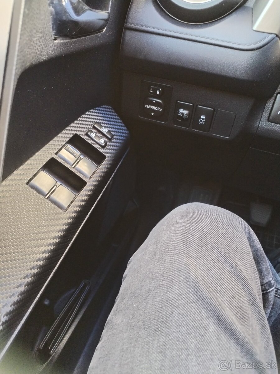 Toyota RAV4 2.0 nafta 91KW 4X4 - 12