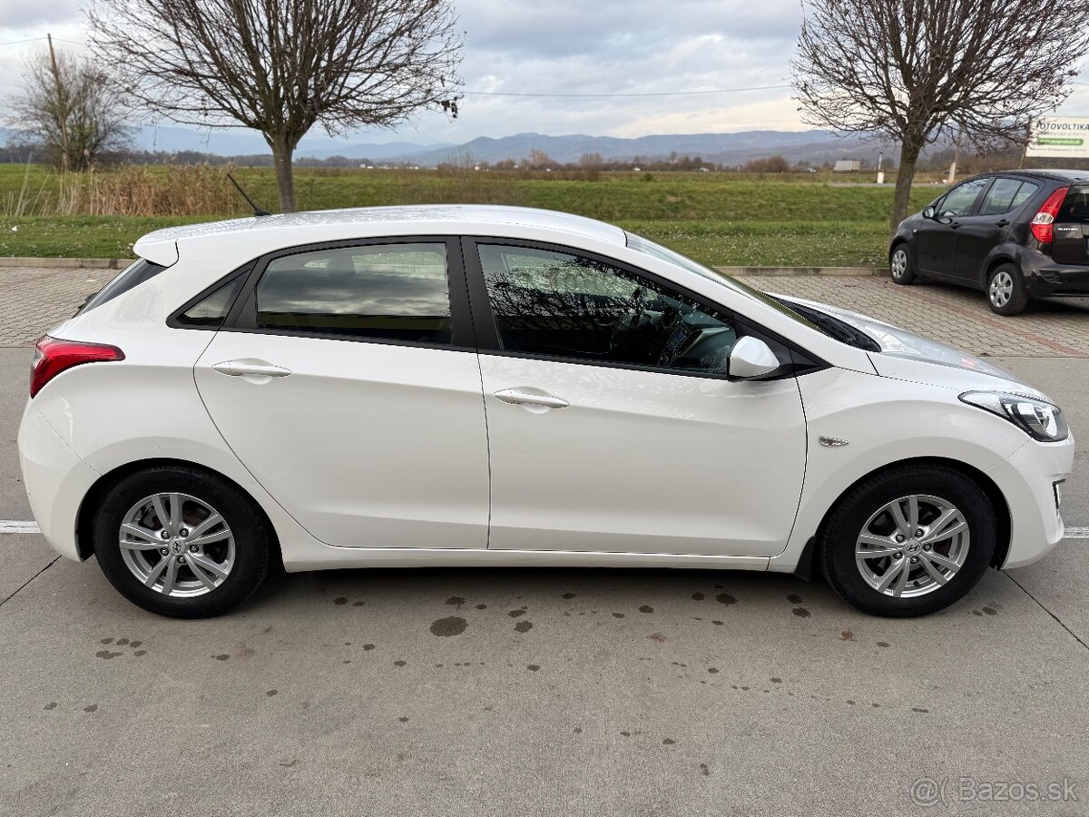 Hyundai i30 1.4i Benzin MPI DOHC CVVT Comfort//SK VOZIDLO// - 12
