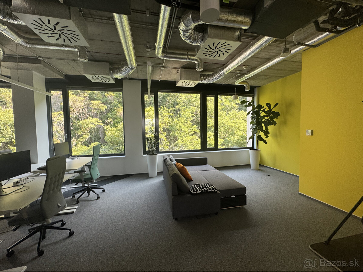 Prenájom samostatného kancelárskeho traktu 867 m² pri nábrež - 12