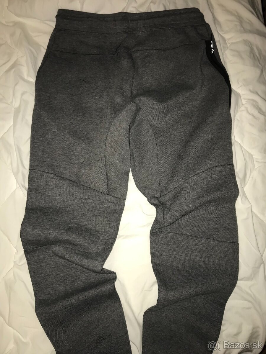 SÚPRAVA NIKE TECH veľ. M + darček - 12