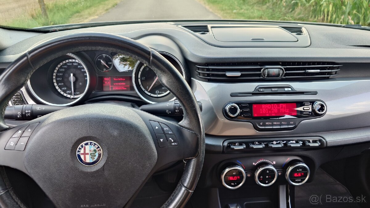 Predám Alfa Romeo Giulietta 1.6 JTD Distinctive - 12