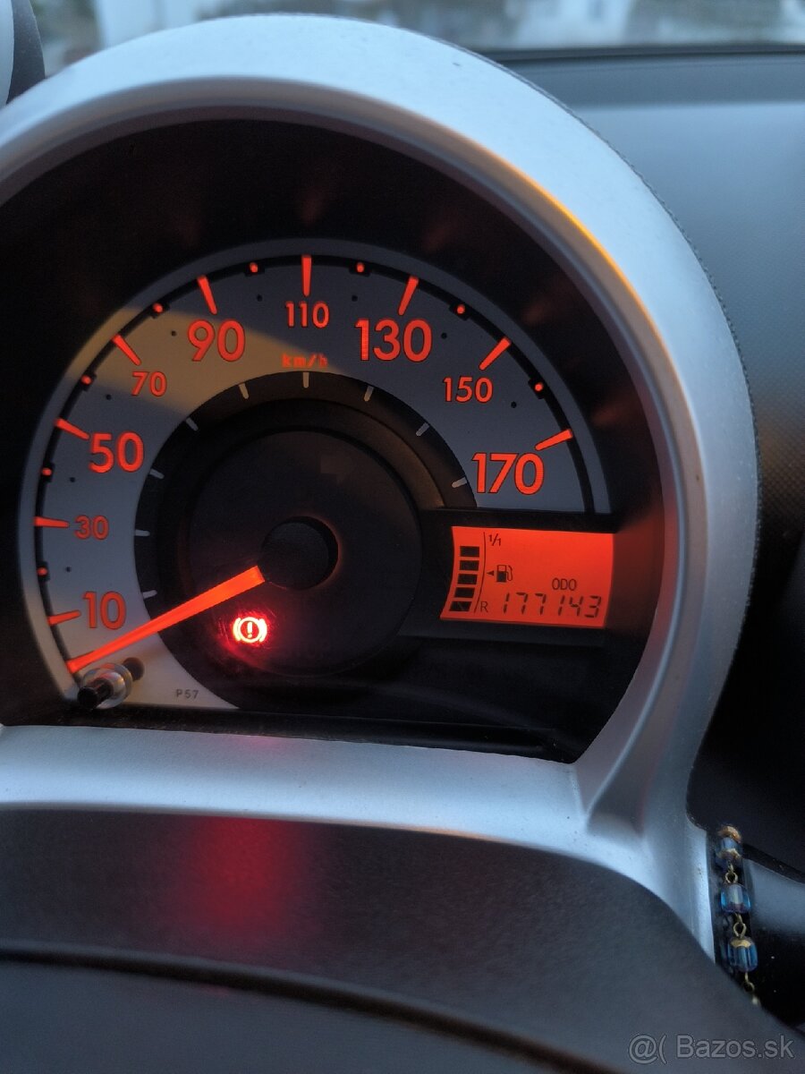 Peugeot 107 klíma, handsfree, kamery - 12