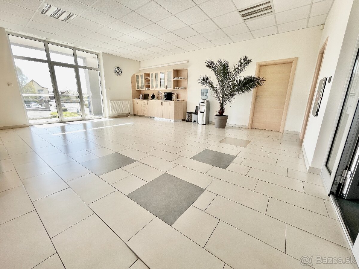 Na prenájom administratívno-skladový areál v Prievidzi - 12