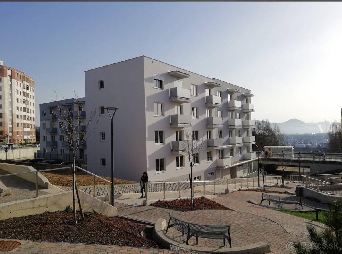 Moderný 2 izbový byt s veľkou záhradkou - 12