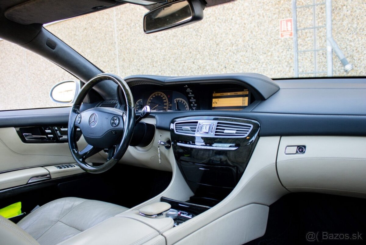 Mercedes-Benz CL 500 V8 - 12